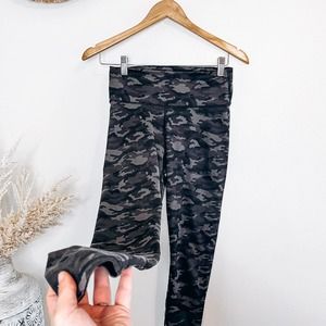 Fabletics Neutral Camouflage Athletic Athleisure Gym Leggings Size Small